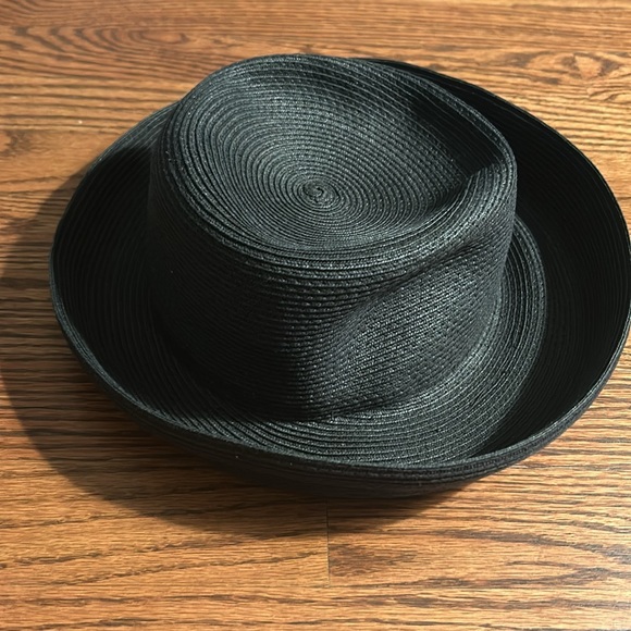 🌿Black hat - 100% tayo braid, like new🌿 - Picture 2 of 4